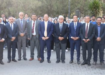 في أول يوم دراسة بالجامعات : وزير التعليم العالي يتفقد جامعة حلوان ويطمئن على انتظام الدراسة بها