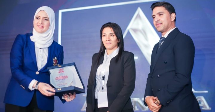 ماريانا ميخائيل نجاح ابهر الجميع فى   مؤتمر اكاديميه الوندرا الدولية ويتم تكريمها فى المؤتمر