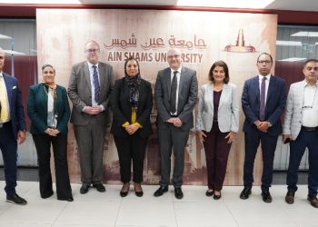 نائب رئيس جامعة عين شمس تستقبل وفدا من جامعة إكستر البريطانية لبحث سبل التعاون المشترك