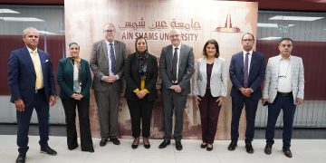 نائب رئيس جامعة عين شمس تستقبل وفدا من جامعة إكستر البريطانية لبحث سبل التعاون المشترك