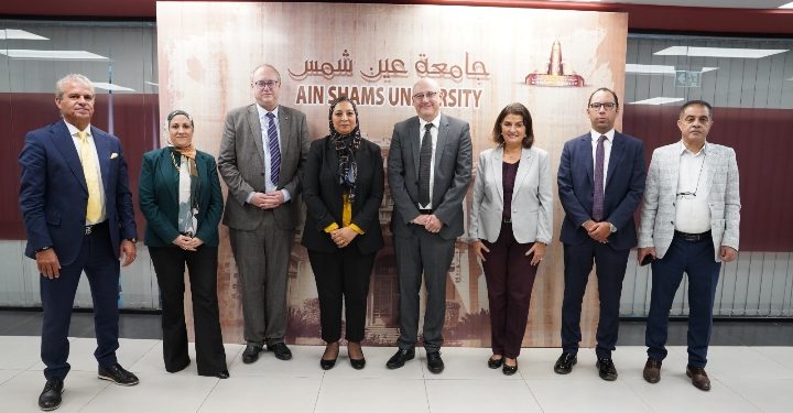 نائب رئيس جامعة عين شمس تستقبل وفدا من جامعة إكستر البريطانية لبحث سبل التعاون المشترك