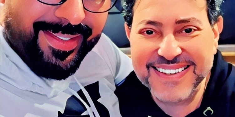 الشاعر…محمد جمعة يهدي الورود لجمهور أمير الغناء العربي هاني شاكر