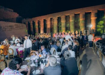 تفاصيل زيارة وفد من المشاهير الأمريكان لمعابد الأقصر وأسوان