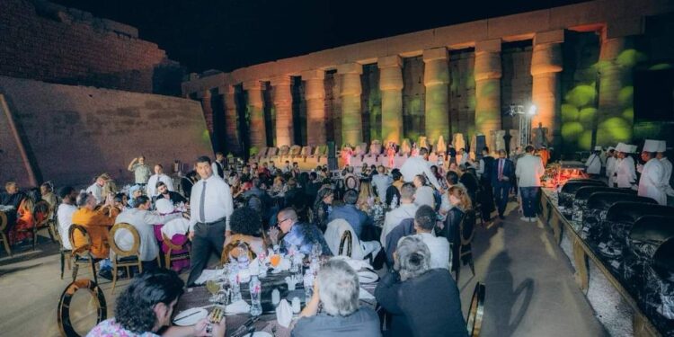 تفاصيل زيارة وفد من المشاهير الأمريكان لمعابد الأقصر وأسوان