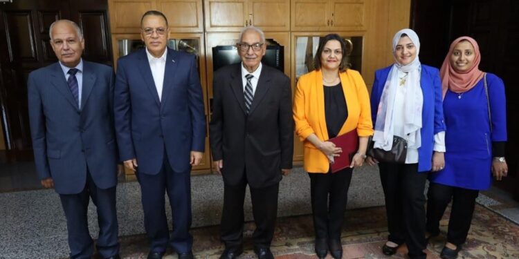 تحت رعاية رئيس مجلس أمناء الجامعة … إعلام 6 أكتوبر تكرم الدكتورعلي عجوة