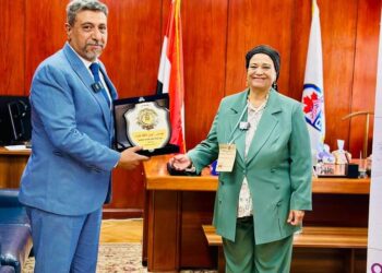 تكريم المهندس أيمن حافظ كرمز للعمل العام والسلام الاجتماعي بإعلام الأهرام الكندية