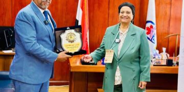 تكريم المهندس أيمن حافظ كرمز للعمل العام والسلام الاجتماعي بإعلام الأهرام الكندية
