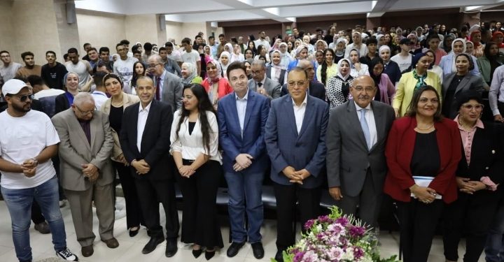 أكثر من ثلاثين إعلامى يشاركون طلاب إعلام جامعة 6 أكتوبر إحتفالهم ببدء العام الدراسى