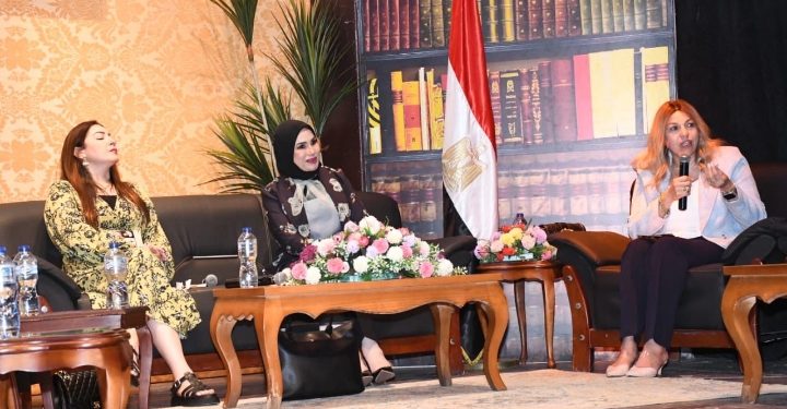 فى ملتقى الهناجر الثقافي .. د. ناهد عبد الحميد : المرأة هى حجر الزاوية لبناء المواطن المصرى فى ظل الجمهورية الجديدة