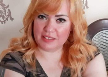 تتواصل الأستاذه رحاب حسن ابهار جمهورها  على مواقع التواصل الأجتماعى