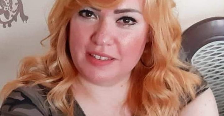 تتواصل الأستاذه رحاب حسن ابهار جمهورها  على مواقع التواصل الأجتماعى