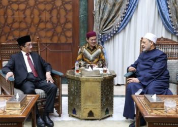 شيخ الأزهر يستقبل الرئيس العام لمسجد الاستقلال بإندونيسيا رفقة وفد طلاب برنامج «إعداد كوادر العلماء»