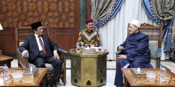 شيخ الأزهر يستقبل الرئيس العام لمسجد الاستقلال بإندونيسيا رفقة وفد طلاب برنامج «إعداد كوادر العلماء»