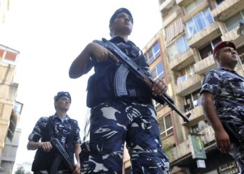 مصدر امني لبناني  تم القاء القبض على جاسوس في الجنوب اللبناني كان يسهل عمليات القصف من خلال وضع اشارات على المباني!