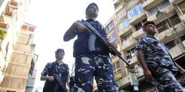 مصدر امني لبناني  تم القاء القبض على جاسوس في الجنوب اللبناني كان يسهل عمليات القصف من خلال وضع اشارات على المباني!