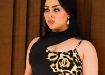 تتواصل وتتالق التوب موديل فاطمه الزهراء المغربيه