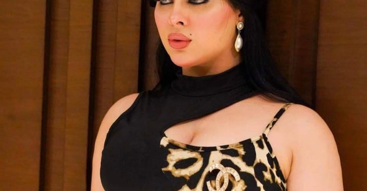 تتواصل وتتالق التوب موديل فاطمه الزهراء المغربيه