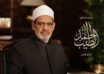 شيخ الأزهر يُعزِّي أسر حادث طلاب جامعة الجلالة ويدعو بالشفاء العاجل للمصابين