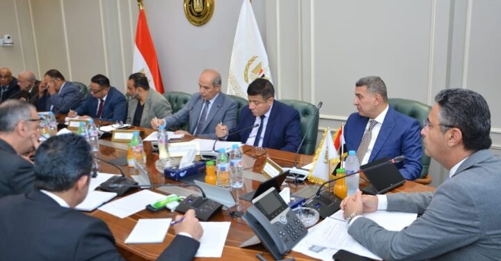 وزير التموين يترأس اجتماع اللجنة العليا للمطاحن لمتابعة انتظام العمل بمنظومة الطحن والاطمئنان على جودة الدقيق المدعم