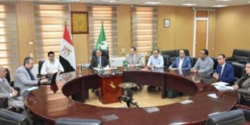 محافظ الشرقية يستعرض مع وفد المخابرات العامة آليات تشغيل المرحلة الخامسة لمنظومة كاميرات المراقبة