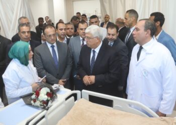 وزير التعليم العالي ومحافظ السويس يزوران طلاب جامعة الجلالة المُصابين بمجمع السويس الطبي