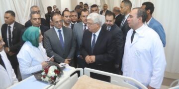 وزير التعليم العالي ومحافظ السويس يزوران طلاب جامعة الجلالة المُصابين بمجمع السويس الطبي