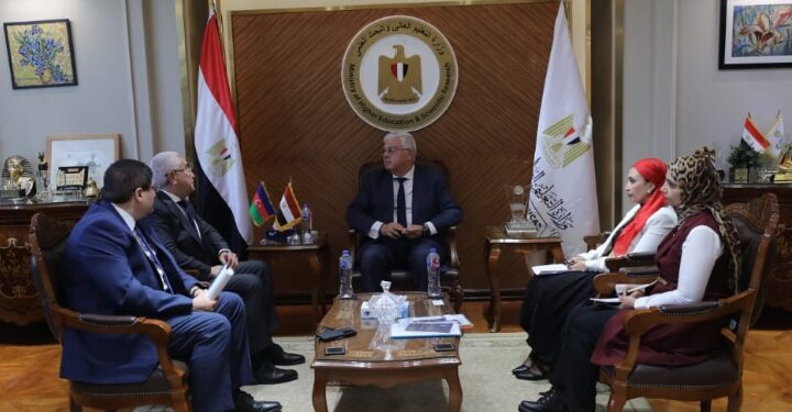 وزير التعليم العالي يستقبل سفير أذربيجان لبحث آفاق التعاون المُشترك