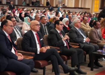 رئيس جامعة عين شمس يقود وفد الجامعة في مبادرة تمكين في رحاب جامعة القاهرة