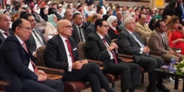 رئيس جامعة عين شمس يقود وفد الجامعة في مبادرة تمكين في رحاب جامعة القاهرة