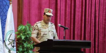 قائد قوات الدفاع الشعبي والعسكري : يخطيء من يعتقد إمكانية المساس بأرض مصر