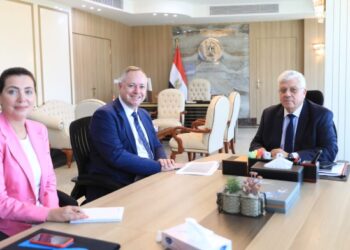 وزير التعليم العالي يبحث مُستجدات التعاون مع جامعة ” إيست لندن”