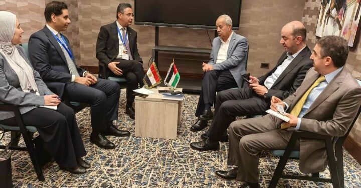 وزير التموين والتجارة الداخلية يلتقي رئيسي غرفة الصناعة وغرفة التجارة الأردنية، بحضور القائم بأعمال السفير المصري بالأردن