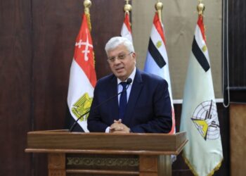 وزير التعليم العالى يلقى محاضرة بكلية القادة والأركان