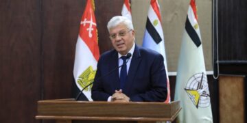وزير التعليم العالى يلقى محاضرة بكلية القادة والأركان