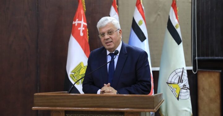 وزير التعليم العالى يلقى محاضرة بكلية القادة والأركان