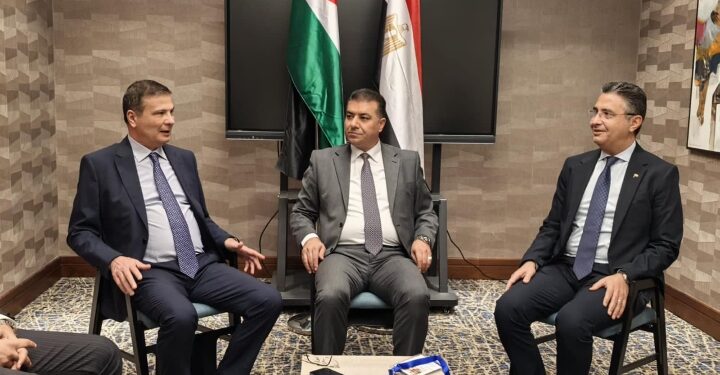 وزير التموين لوكالة “أ ش أ” : الرئيس السيسي يولي اهتماما كبيرا بعملية توفير الأمن الغذائي للمواطن وضبط الأسعار