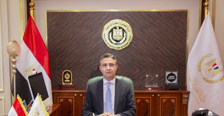 الدكتور شريف فاروق وزير التموين : تشديد الرقابة على مكاتب تقديم الخدمات التموينية للمواطنين