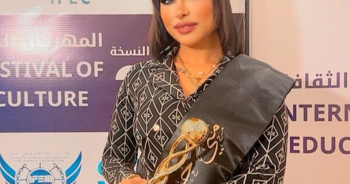 مي حسن تتألق بإطلالة أنيقة في حفل تكريمها.. وسعر فستانها يثير الدهشة