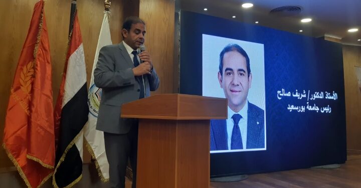 رئيس جامعة بورسعيد يستقبل الأمين المساعد للمجلس الأعلى للجامعات لتفعيل المبادرة الرئاسية لنشر الثقافة والتوعية للأنشطة المالية الغير مصرفية للطلاب والطالبات