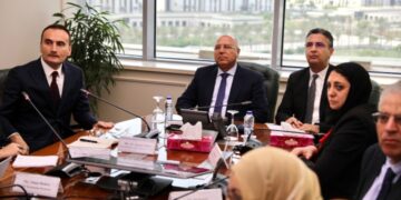نائب رئيس مجلس الوزراء وزير الصناعة والنقل يبحث مع ممثلي شركة كرونوسبان خطط الشركة المستقبلية في السوق المصري بحضور وزير التموين