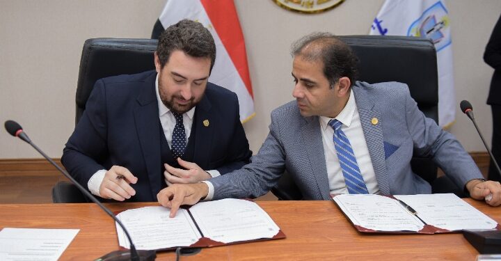 توقيع بروتكول تعاون مصرى فرنسى بين جامعة بورسعيد وCollège de Paris