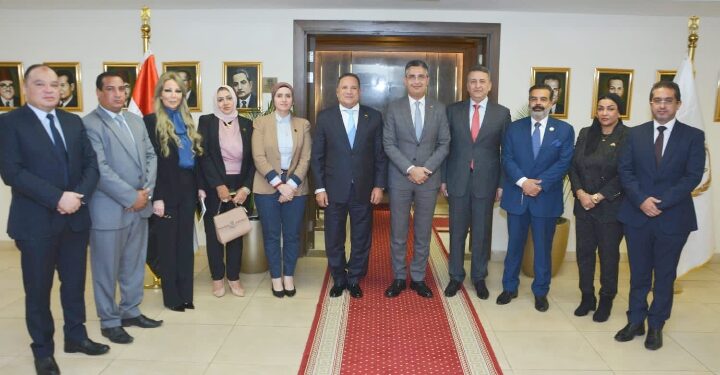 وزير التموين والتجارة الداخلية يعقد اجتماعاً مع الهيئة البرلمانية لحزب الشعب الجمهوري لبحث سبل التعاون