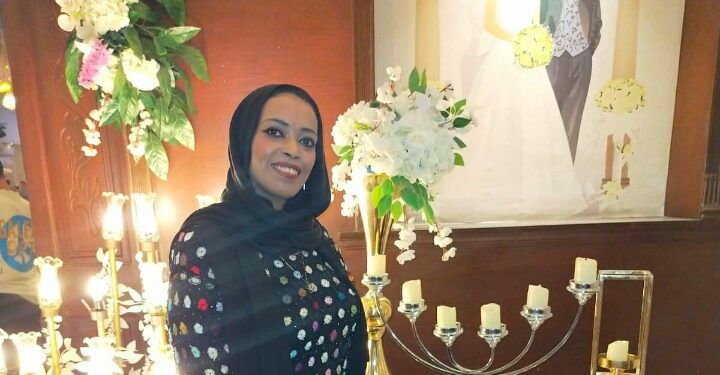 صحفية شابة تطلق حملة للزواج من خلال السوشيال ميديا