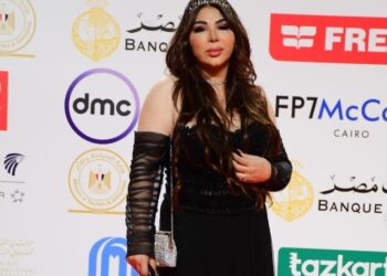 غادة إبراهيم تتألق بعد وفاة شقيقها بإطلالة راقية على السجادة الحمراء في مهرجان القاهرة السينمائي