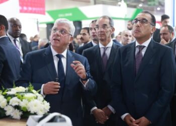 الدكتور مصطفى مدبولي يتفقد جناح وزارة التعليم العالي على هامش افتتاحه للمعرض