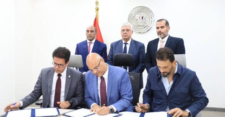 وزير التعليم العالي يشهد توقيع بروتوكول تعاون مشترك بين جامعة بنها ومحافظة القليوبية ومستشفى الناس