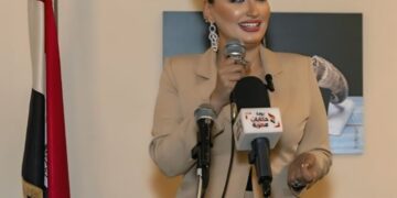 الإعلامية شيماء علام تحصل على تكريم مؤسسه رؤي عربية للفنون التشكيليه برعاية السعودية وفرنسا وروسيا