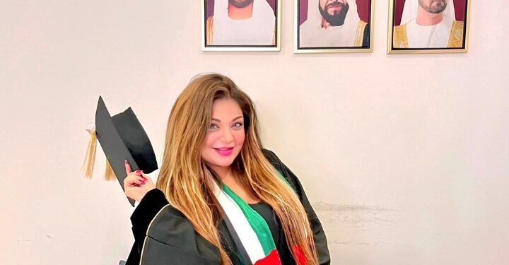 الدكتور حمدي دياب رئيس مجموعه المحروسه بالامارات الاعلاميه د شذي شعبان بمكتبه بابوظبي