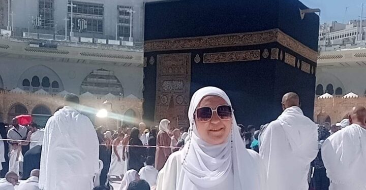 أسرة جريدة(صدى الأخبار) تهنئ الصحفية داليا عادل على أدائها لمناسك العمرة