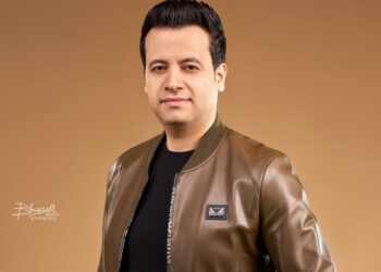 محمود مؤمن يحتفي بالعيد الوطني الإماراتي بأغنية “اماراتى حياتى”